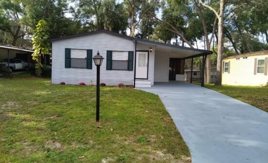 An exterior view of Pending! 508 Royal Palm Dr.