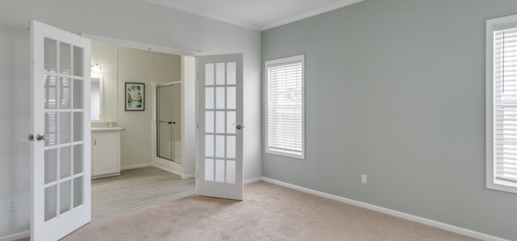 Master bedroom with en suite bath