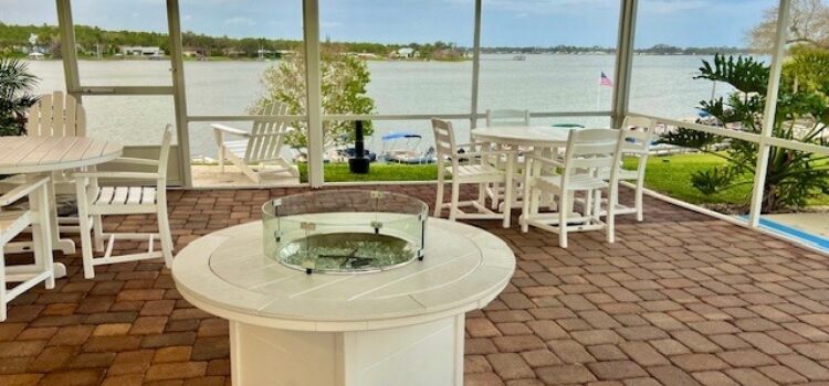 Community Screened In Patio